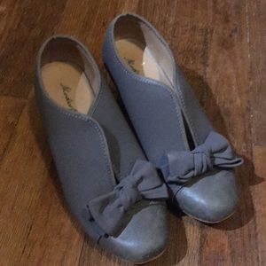 Modesta Gray Heels with Cut Out and Bows 9M